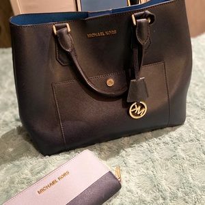 Medium Micheal Kors Purse